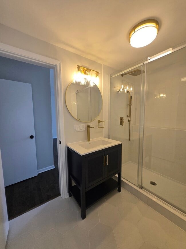 Building Photo - 429 W 102nd Pl