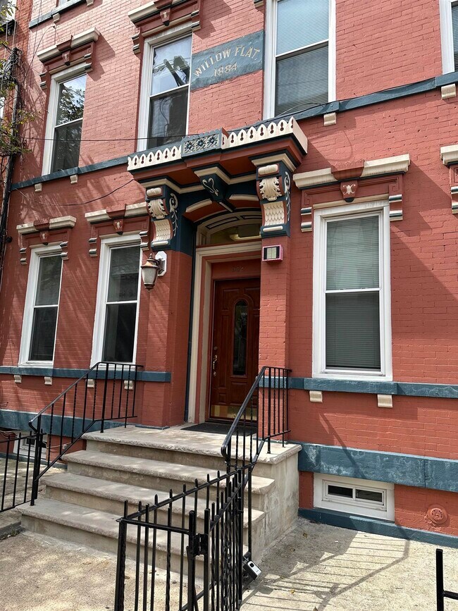 Primary Photo - 942 Willow Ave