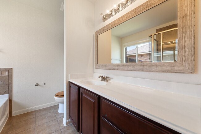 Building Photo - 1049 Regency Ln