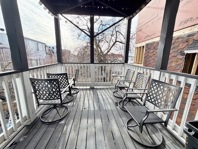 Building Photo - 63 Marion St