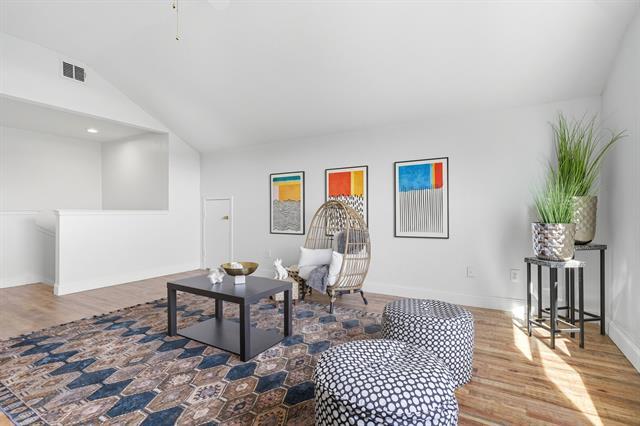 Building Photo - 529 Roundrock Ln