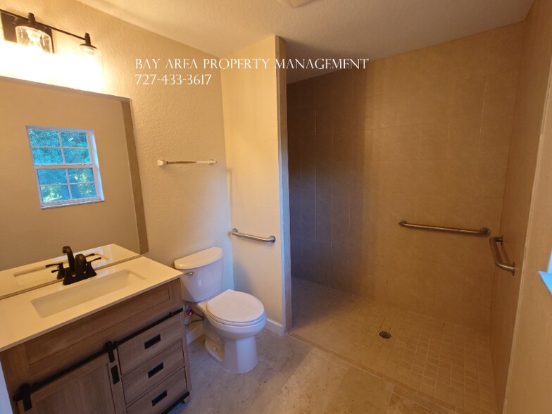 Building Photo - 917 Jensen Ave