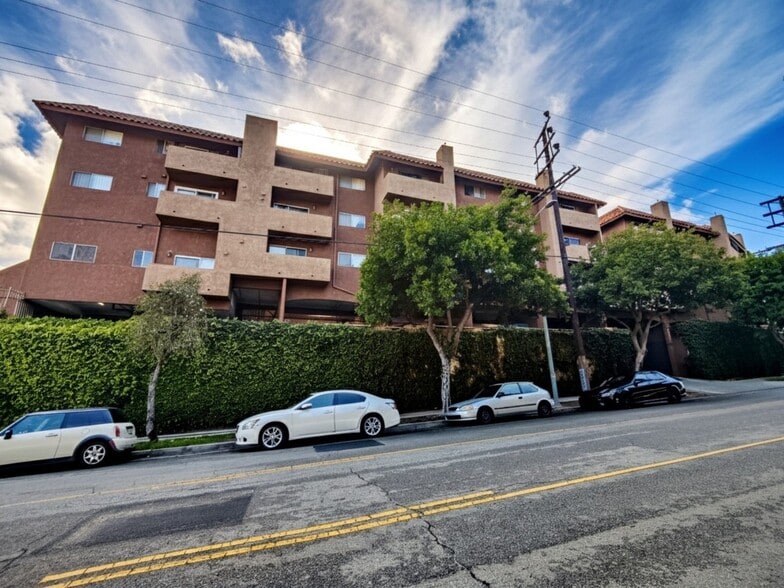 Building Photo - 4688 Huntington Dr S