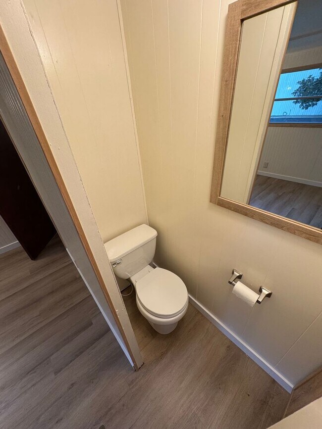 Building Photo - Dawn Ln Properties