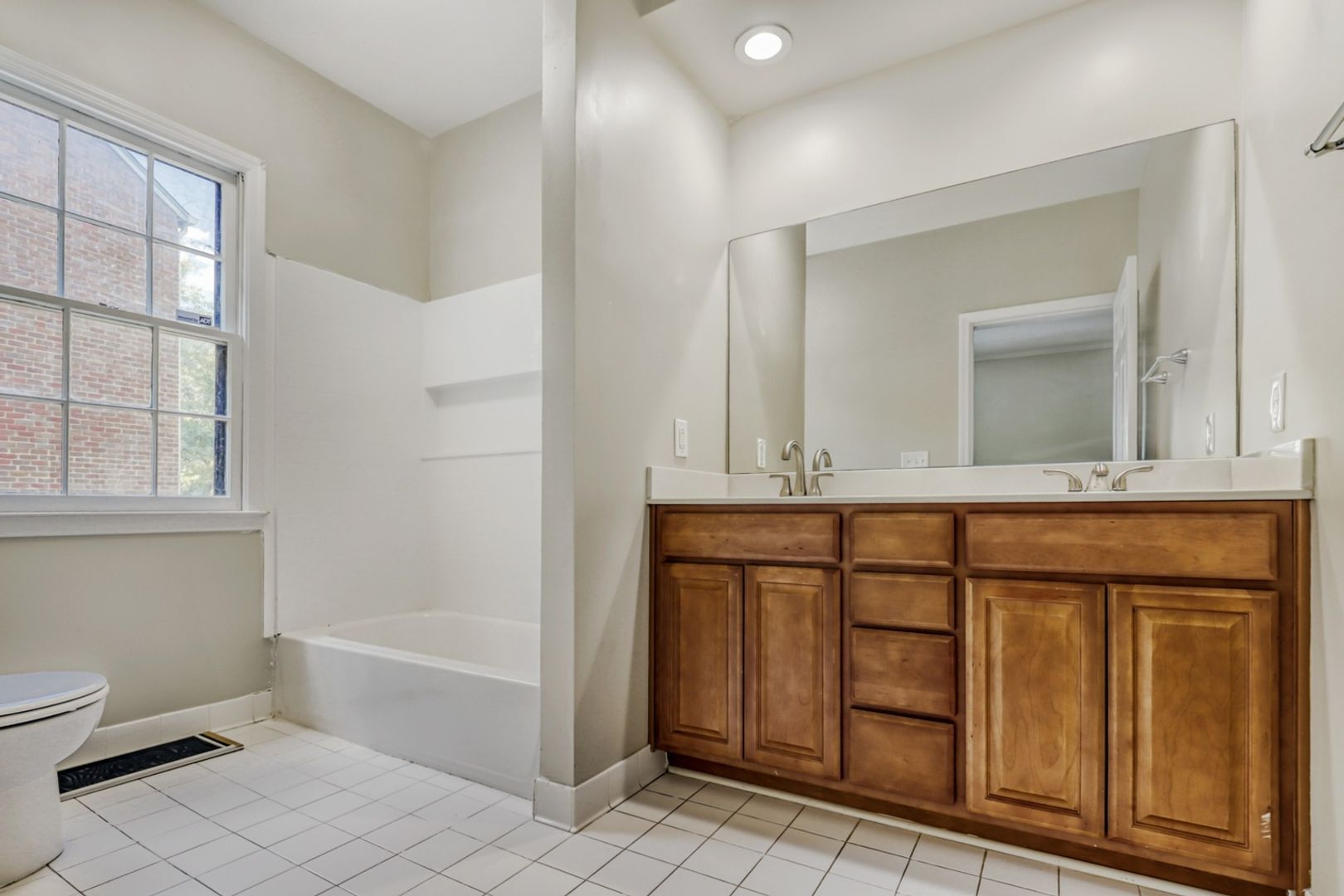 Building Photo - 229 Westchase Dr