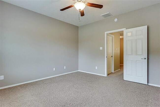 Building Photo - 251 Bloomhill Pl