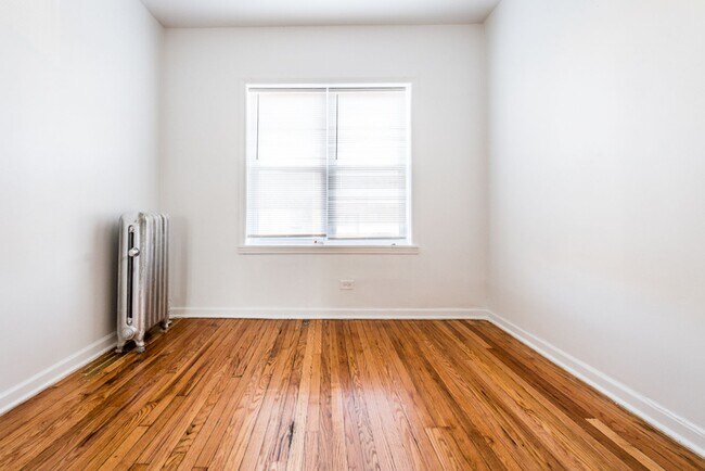 Building Photo - 400-402 S Kilbourn Ave Chicago, IL 60624