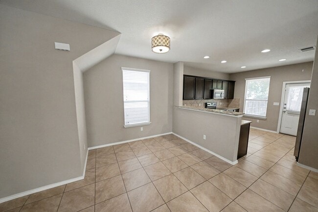 Building Photo - Beautiful 4-Bedroom, 3-Bath Home in Kensin...