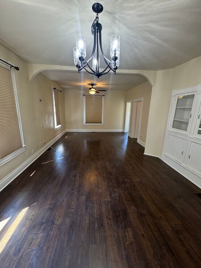 Building Photo - Charming Pet Friendly House 2 Bedroom/1.5 ...