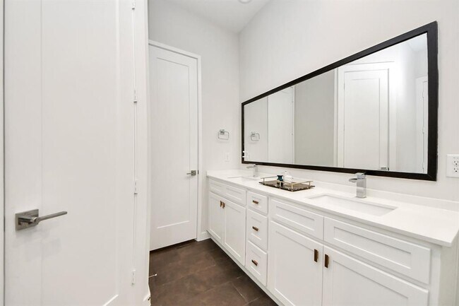 Building Photo - 849 Martin St