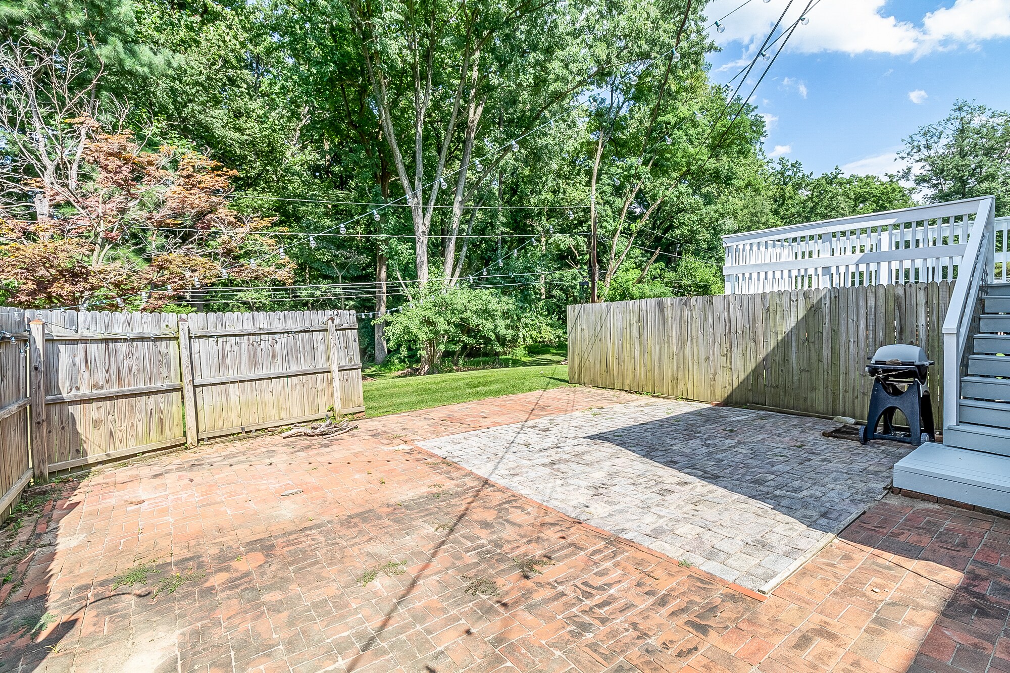 Private patio with lights - 8727 Valleyfield Rd