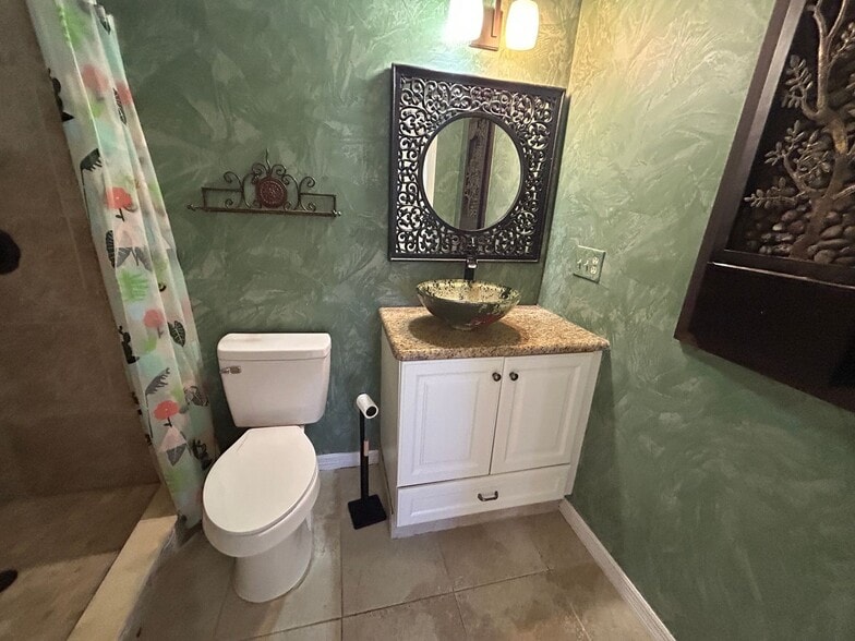 Building Photo - 6494 Royal Woods Dr