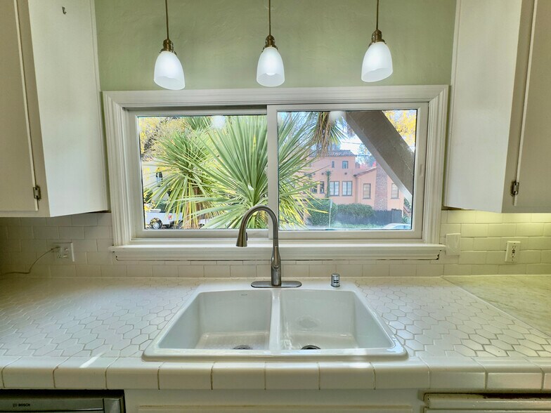 Building Photo - 1645 Scenic Ave