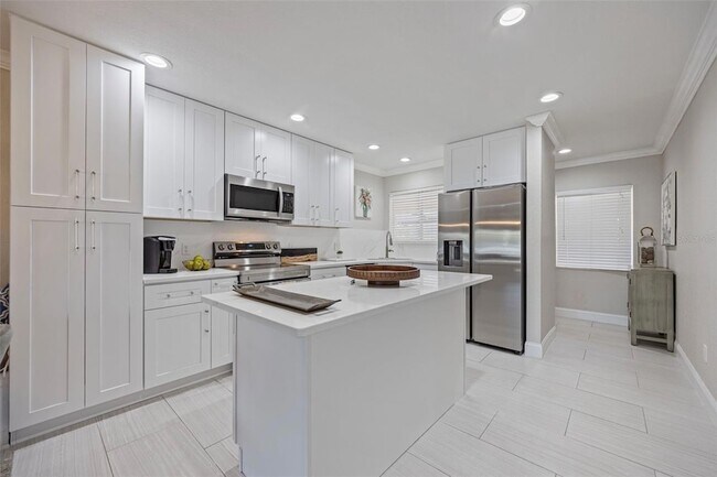 Building Photo - 1008 Apollo Beach Blvd