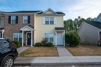Building Photo - 300 Streamwood Dr