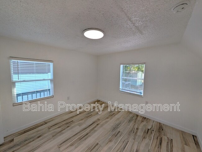 Building Photo - 8004 N Blvd