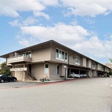Building Photo - Ideally Located 2 Bed 1 Bath Bellevue Condo!