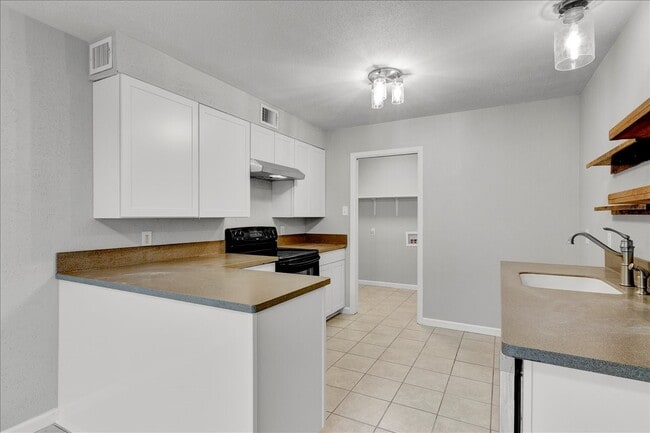 Building Photo - 968 Park Meadow Dr