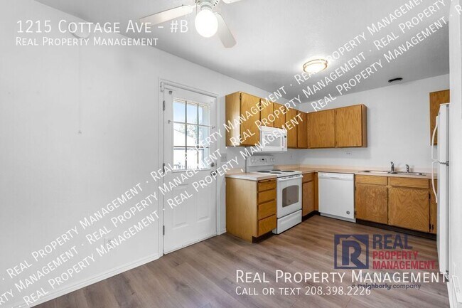 Building Photo - 1215 Cottage Ave