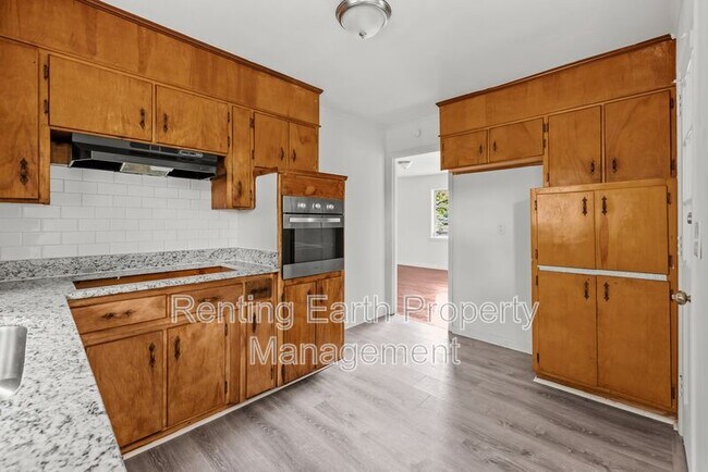 Building Photo - 1133 Woodslee St