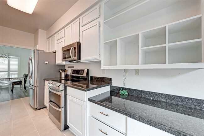 Building Photo - 600 Wilcrest Dr