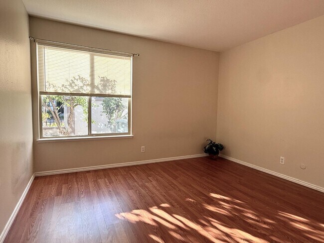Building Photo - 976 De Soto Ln