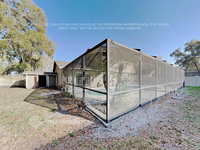 Building Photo - 16601 Vallely Dr