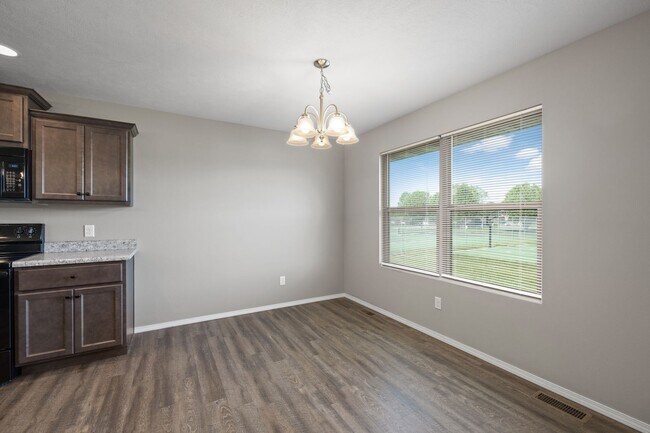 Building Photo - 5468 Yew St W