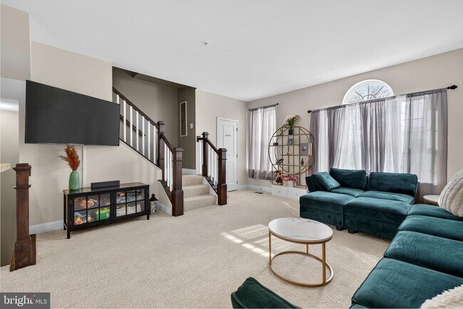 Building Photo - 806 Maury Ave