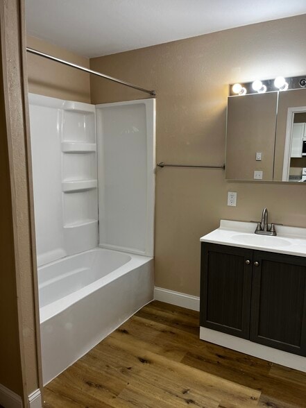 With washer and dryer in unit - 212 N Main St