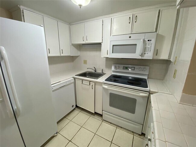 Building Photo - 8602 Huron Ct