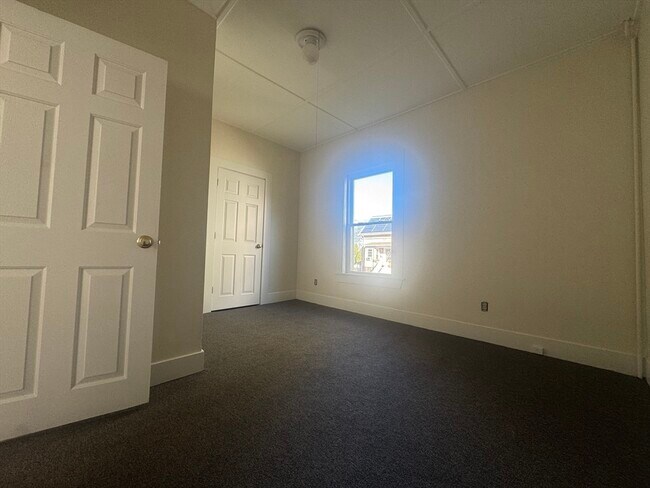 Building Photo - 25 Adams St