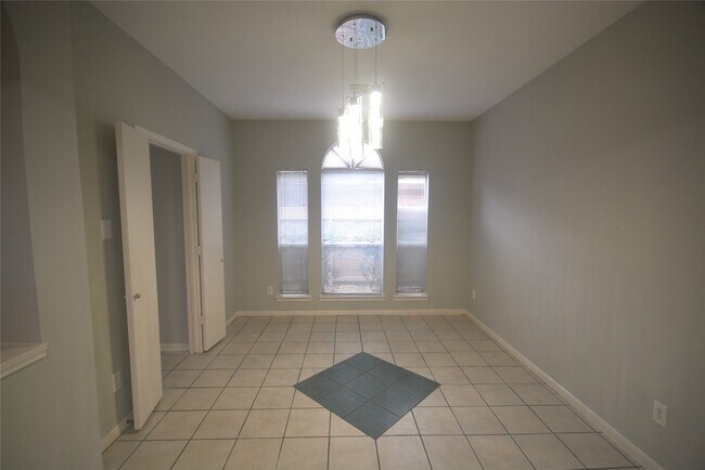 Building Photo - 1622 Regal Blue Ct