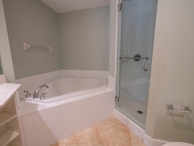 Building Photo - 2110 W 1st