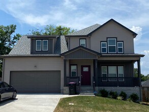 Building Photo - Move in with credit approval