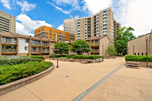 Building Photo - 118 Monroe St