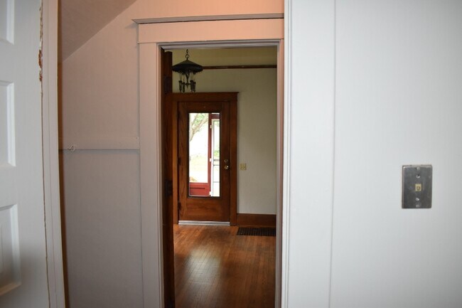 Building Photo - 1016 S University Ave