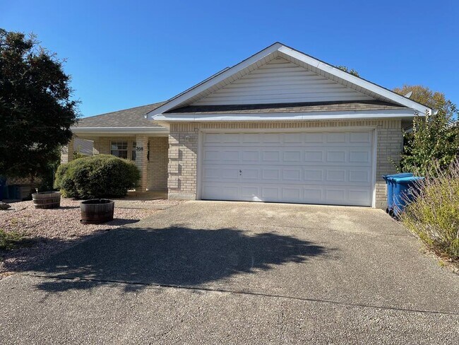 Building Photo - 208 Coronado Cir