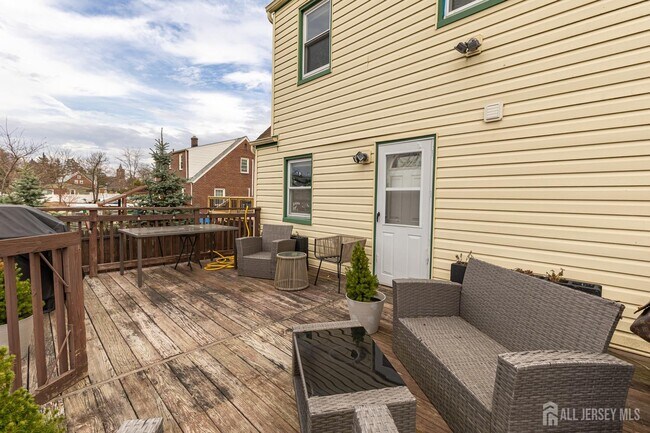 Building Photo - 165 MacArthur Ave