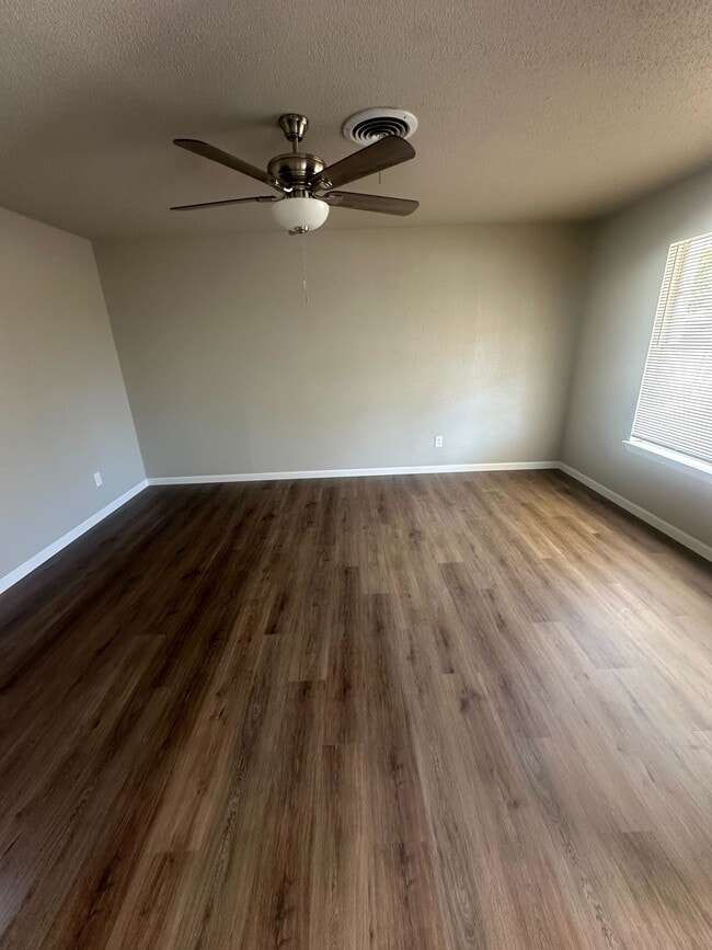 Building Photo - 3414 Kingston Rd