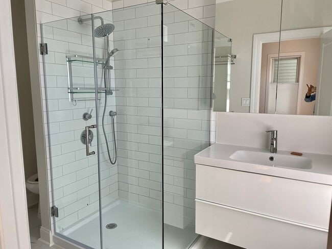 Building Photo - 258 W Broadway