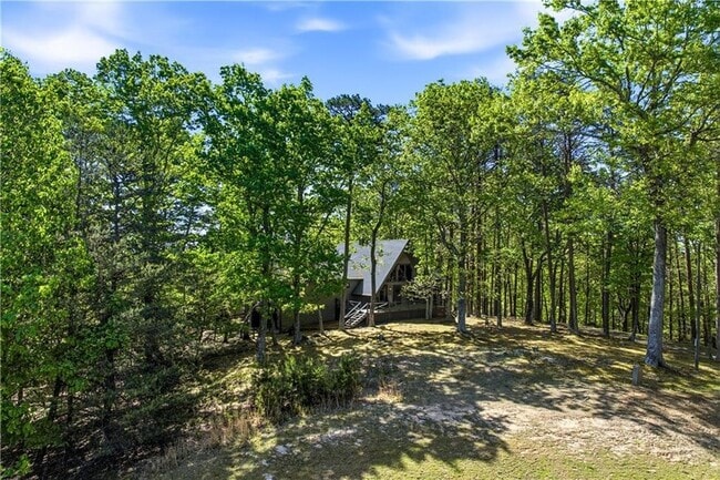 Building Photo - 114 Cherokee Dr S