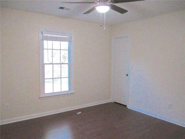 Building Photo - 3040 Oak Meadow Dr