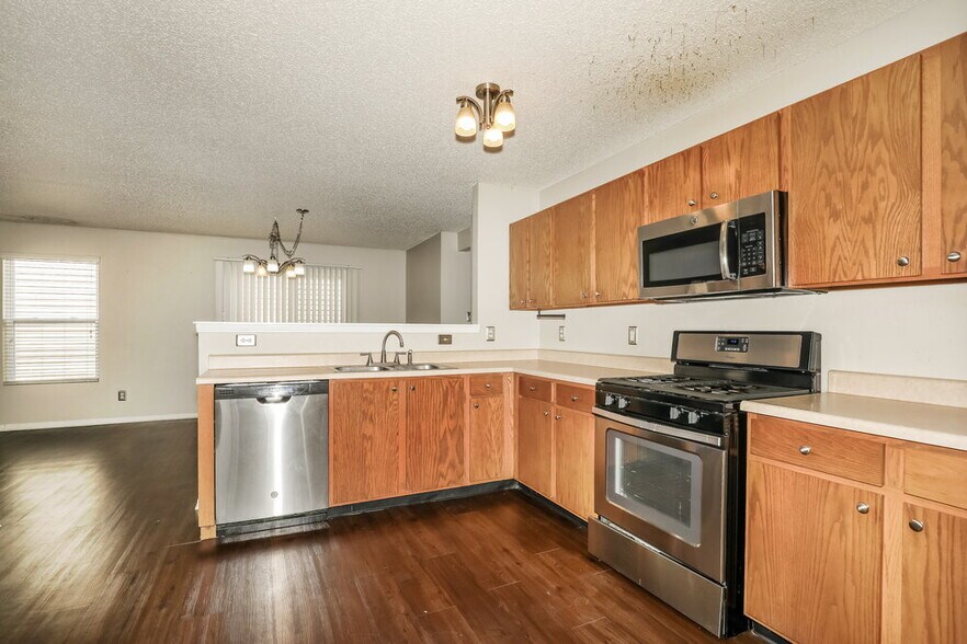 Building Photo - 14428 Black Farm Dr