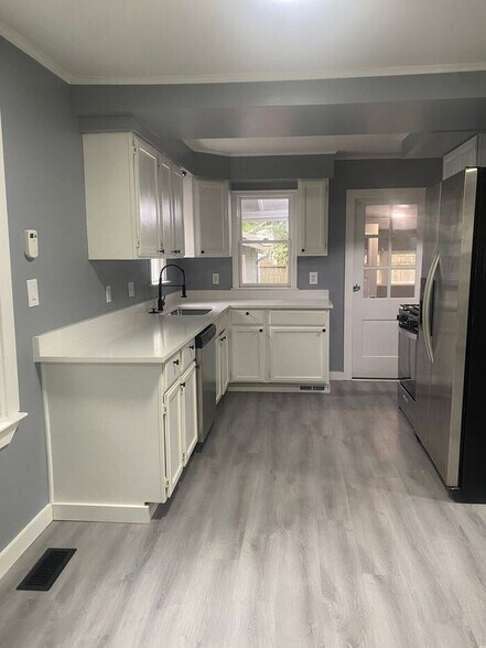 Building Photo - 28522 Fairfax St