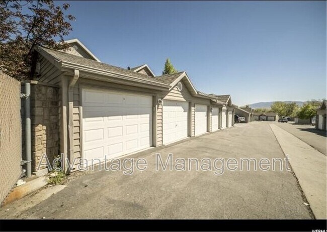 Building Photo - 1598 Westbury Way