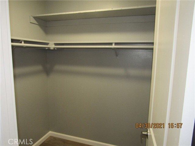 Building Photo - 150 E Lakeshore Dr