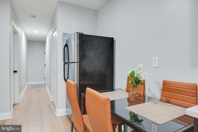 Building Photo - 1255 Raum St NE