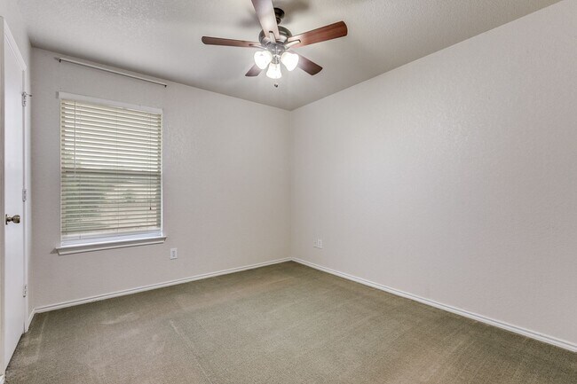Building Photo - BEAUTIFUL 4-BEDROOM HOME NEAR UTSA