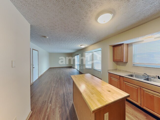 Building Photo - 6647 Hilmar Dr